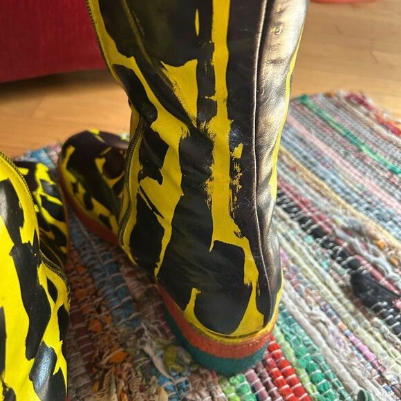 Vibrant Yellow and Black Women's Heeled Boots 10 - Picture 8 of 16